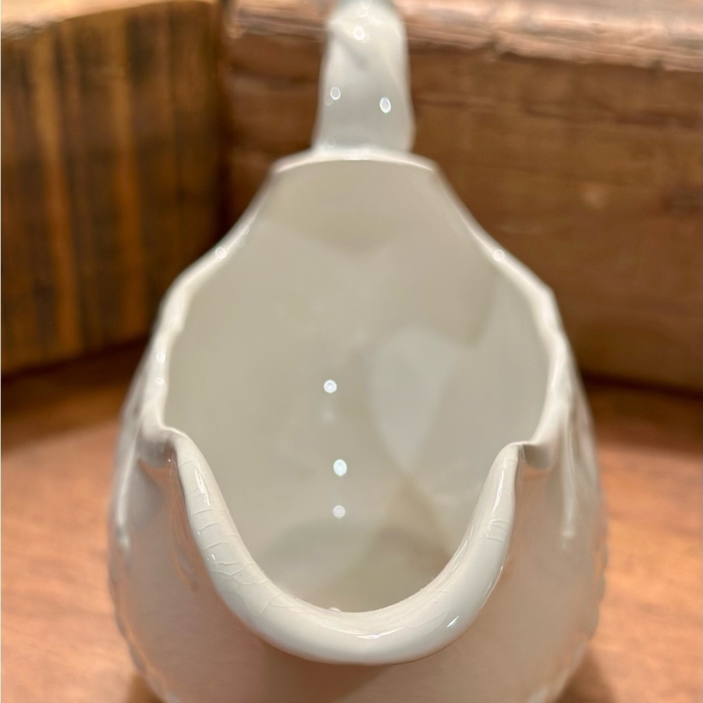 Valley Forge Vintage Creamy Ironstone Gravy Boat and Saucer - Picture 6 of 15